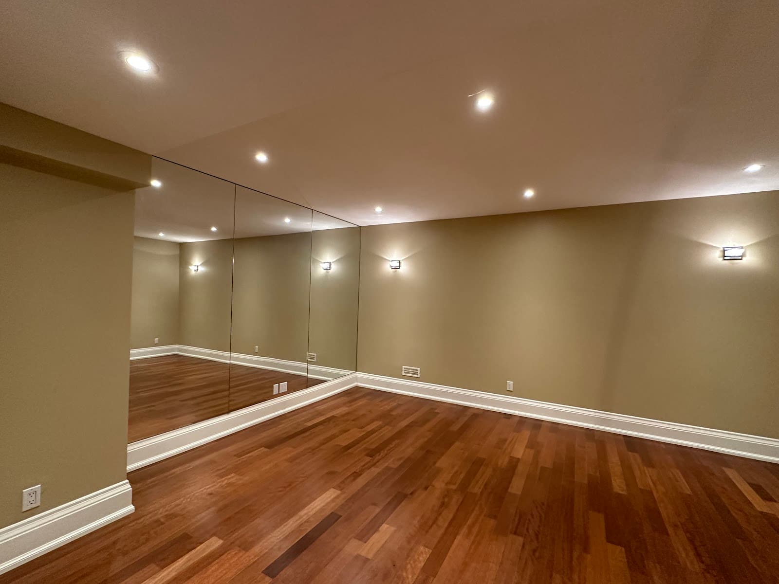 Luar contracting photo 2