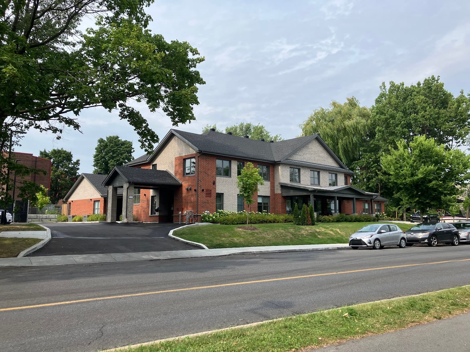 Maison de soins palliatifs Sault-Saint-Louis photo 1 of 4