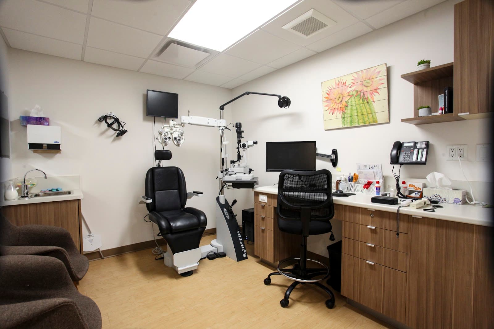 Oak Bay Optometry photo 5