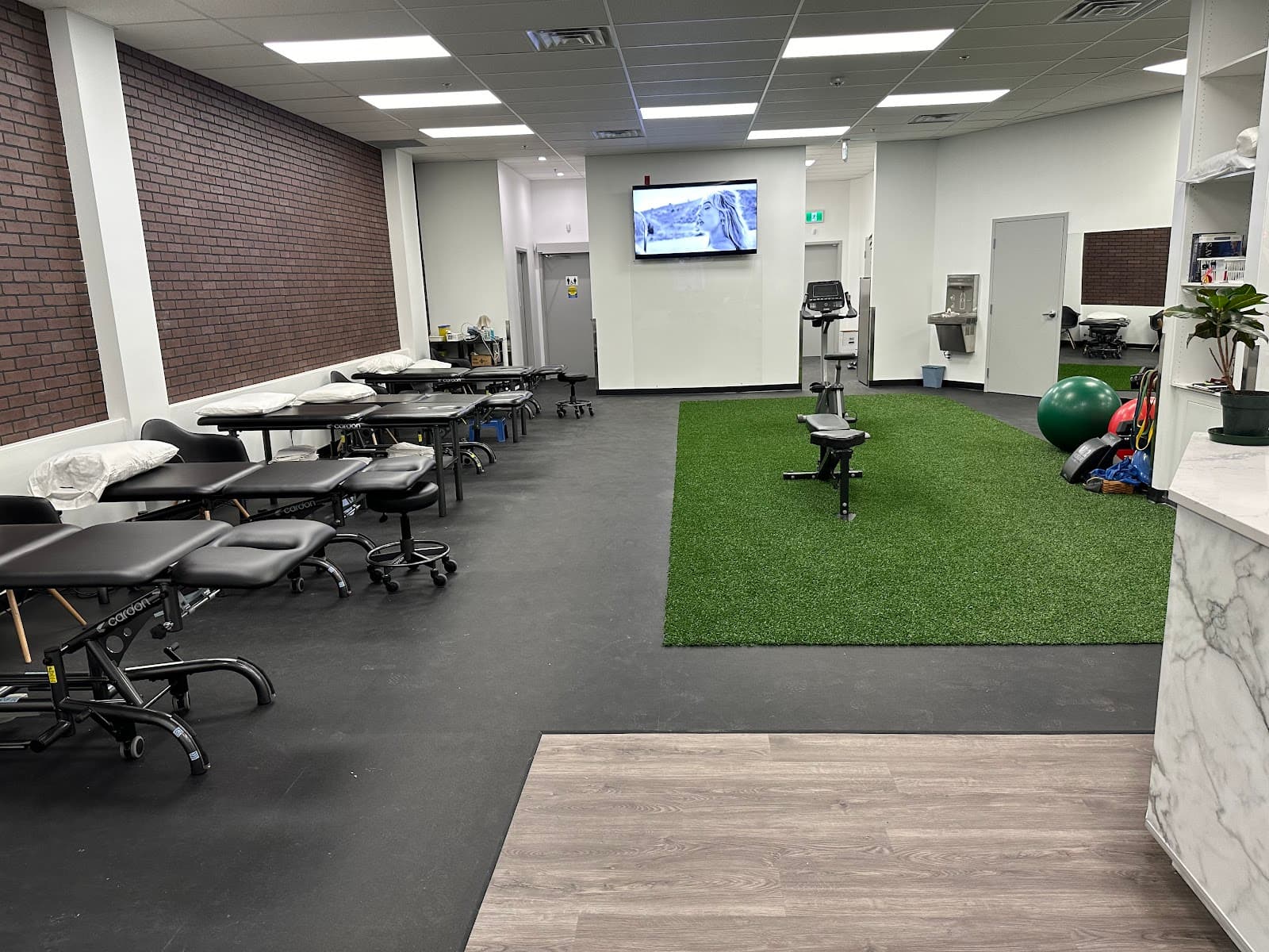 Ottawa Physiotherapy & Sport Clinics - Hunt Club photo 1 of 4