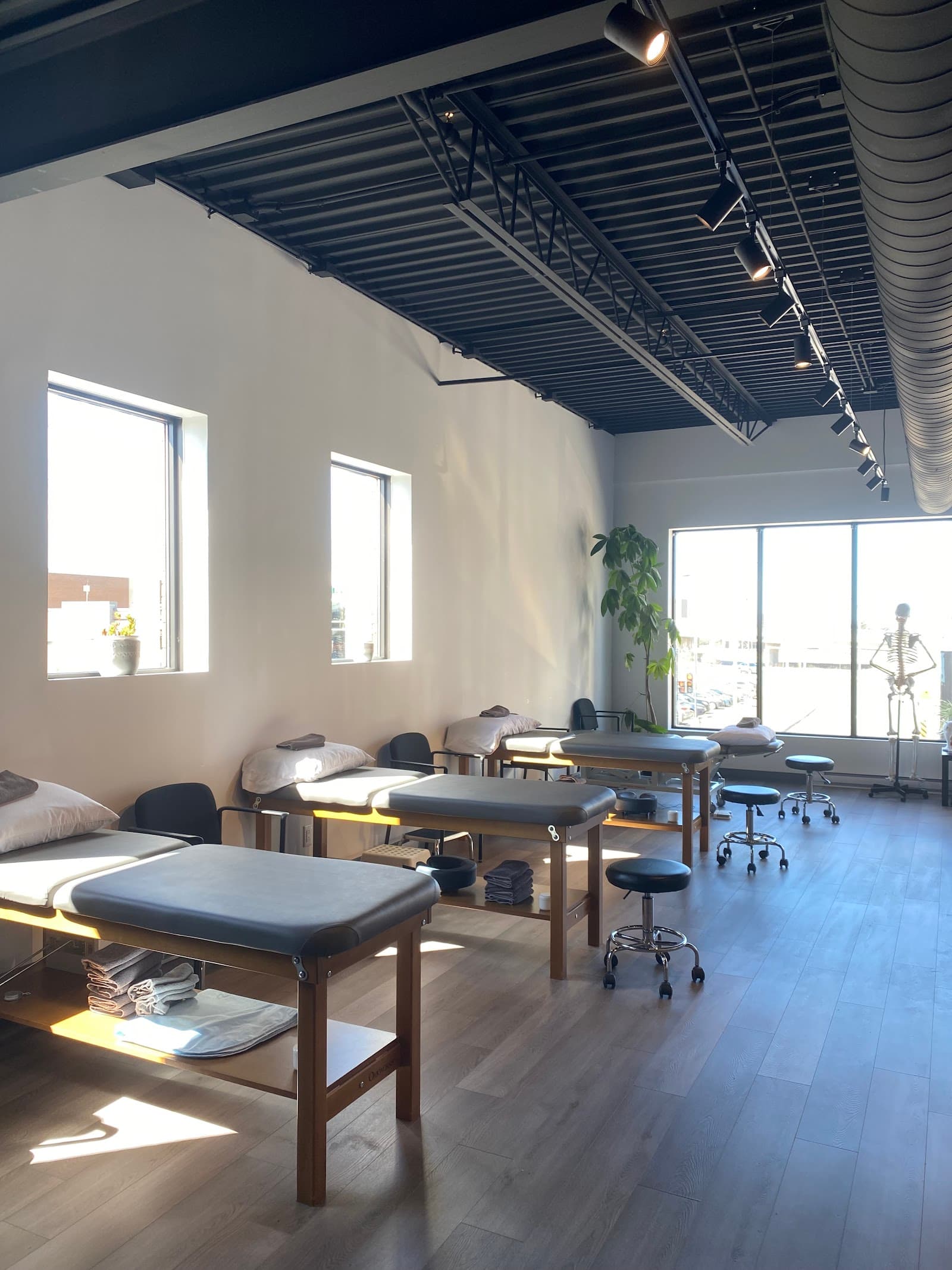 PhysioFix Anjou & St-Leonard photo 1 of 4