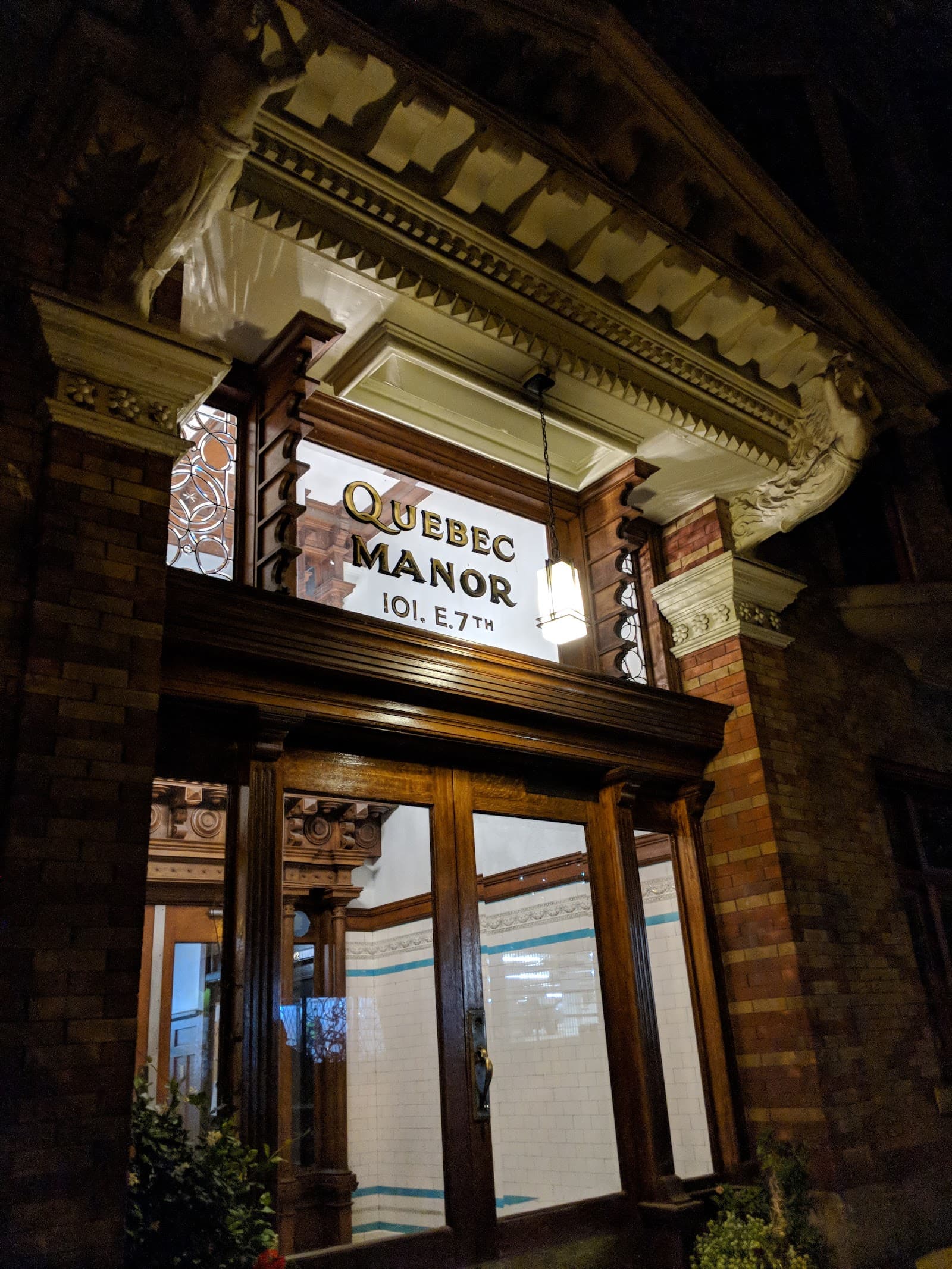 Quebec Manor photo 2