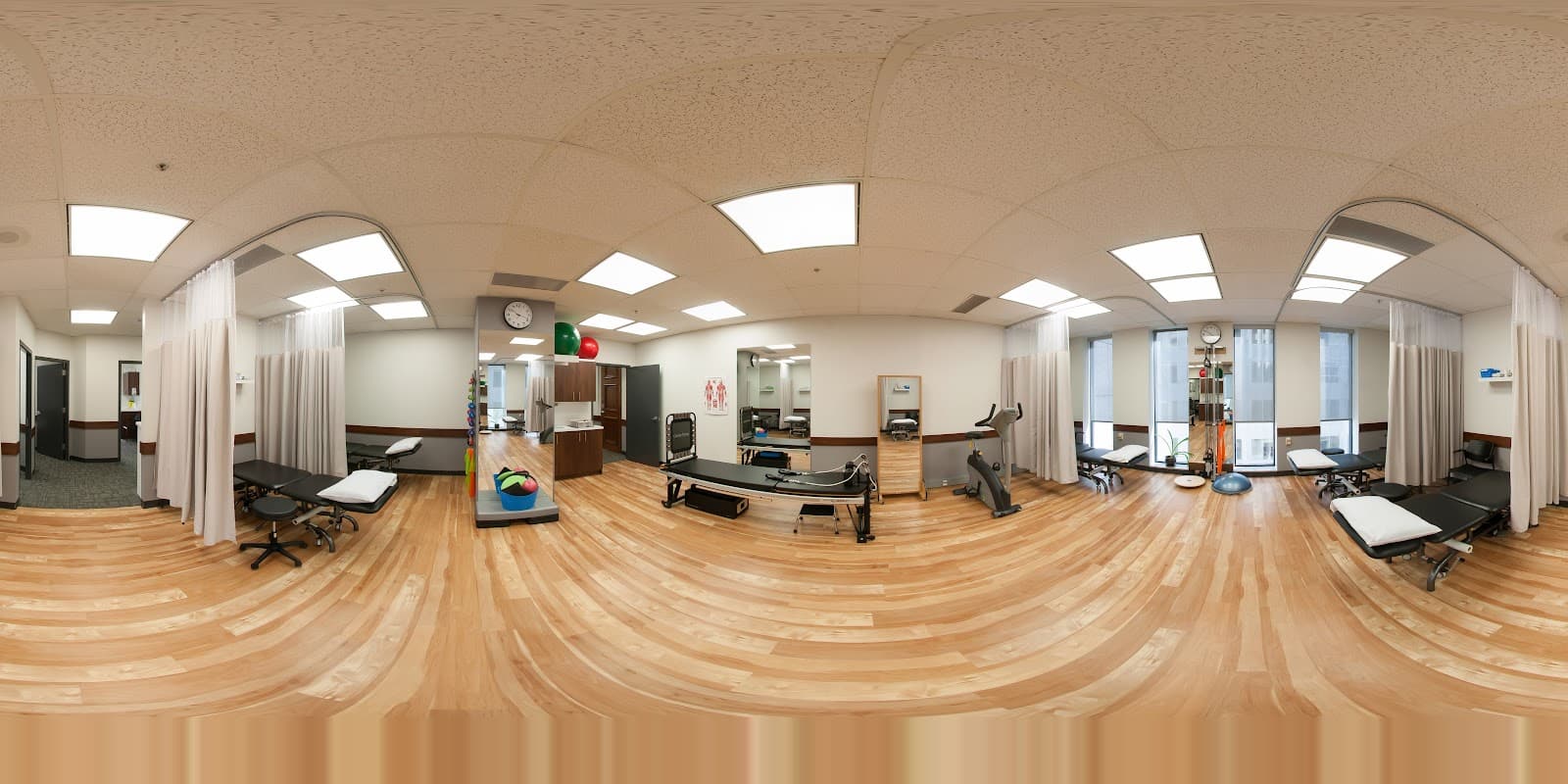 Rebalance Sports Medicine Physiotherapy & Chiropractic Downtown Toronto photo 3