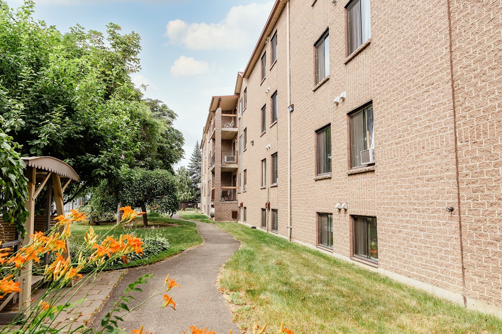 Residence Bourg-Joli photo 1 of 4