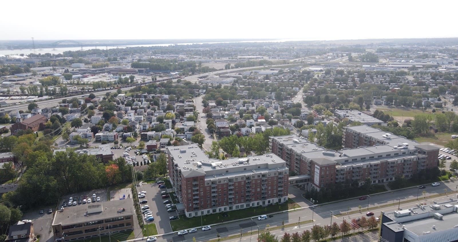 Résidence pour personnes âgées des Bâtisseurs - Place Belvédère photo 1 of 4