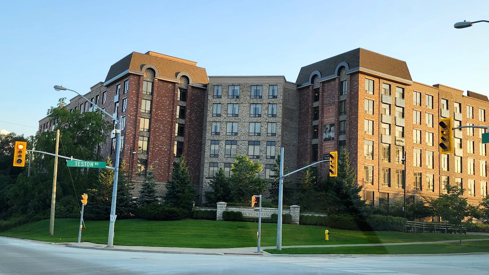 Richview Manor photo 1 of 4
