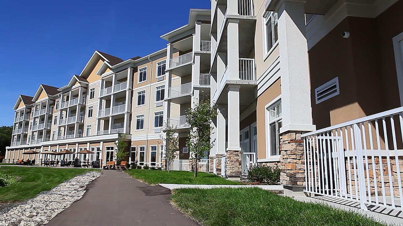 River Ridge II Retirement Residence photo 1 of 4