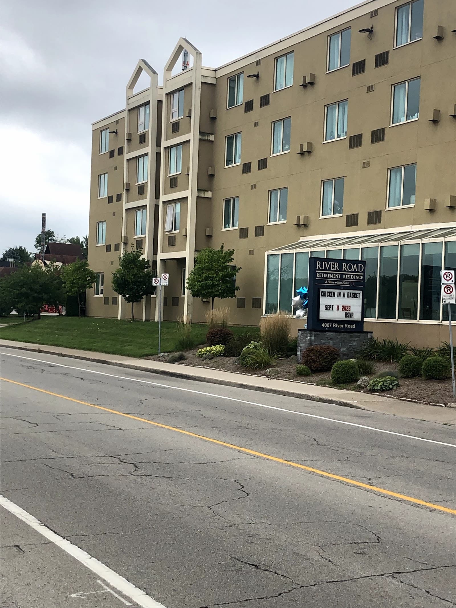 River Road Retirement Residence photo 2