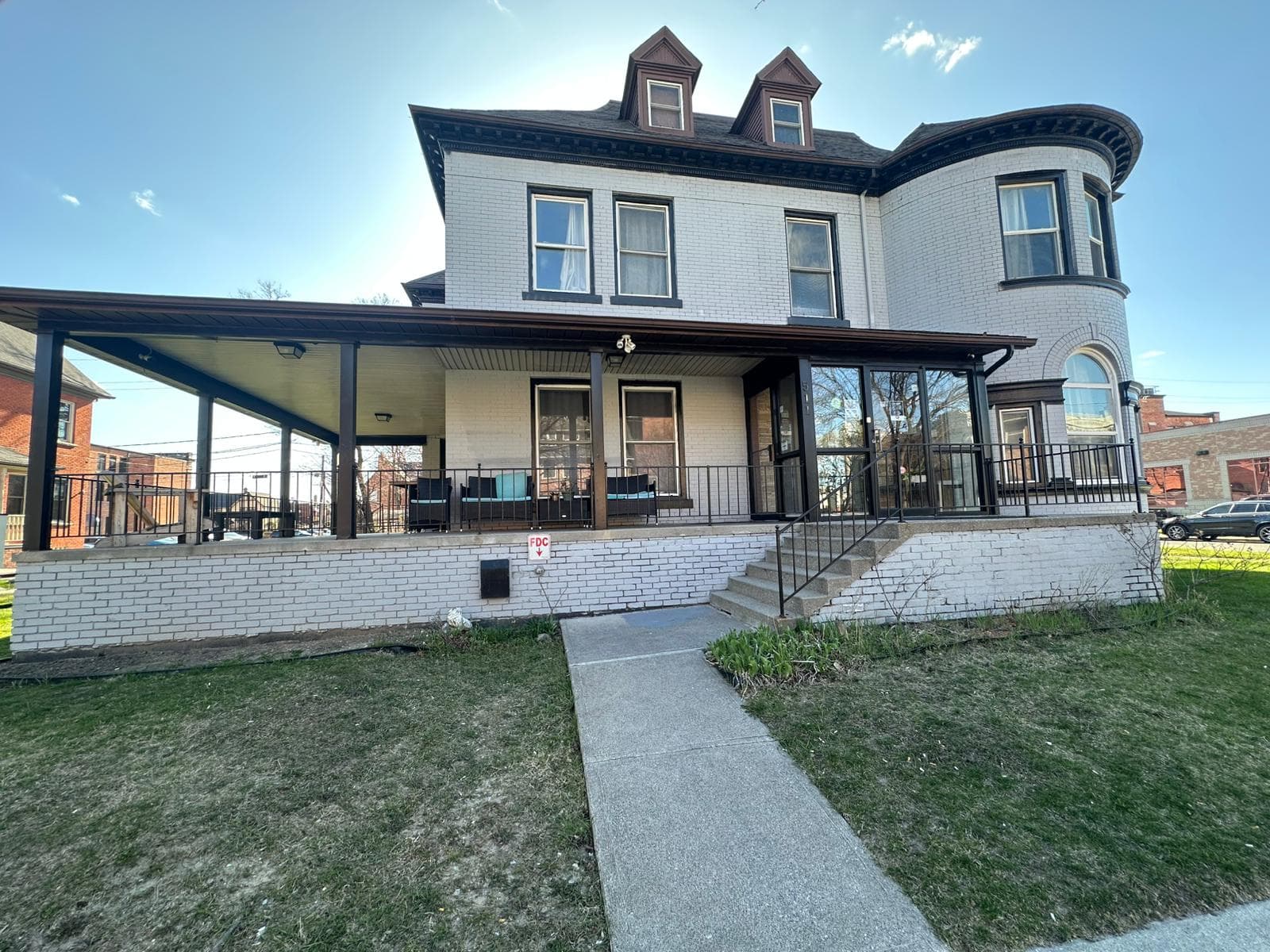 Riverside Residence photo 2