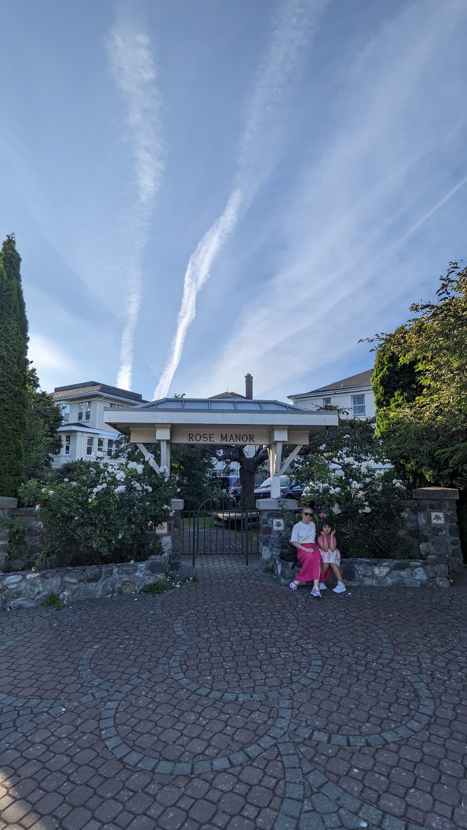 Rose Manor photo 3