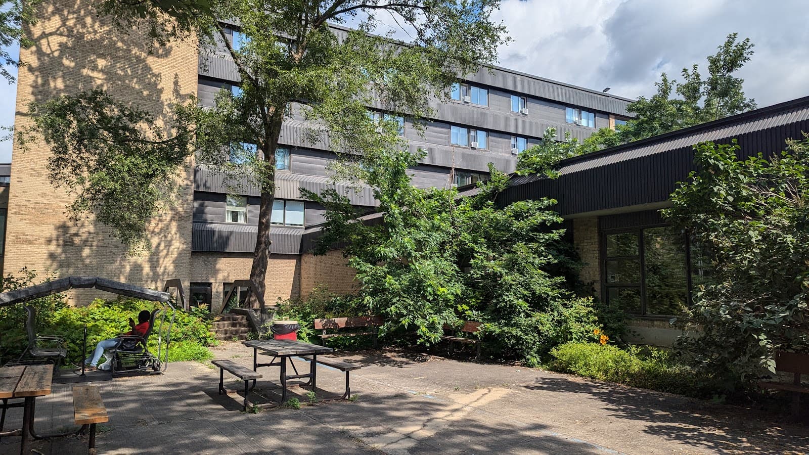 Saint-Henri accommodation center photo 1 of 4