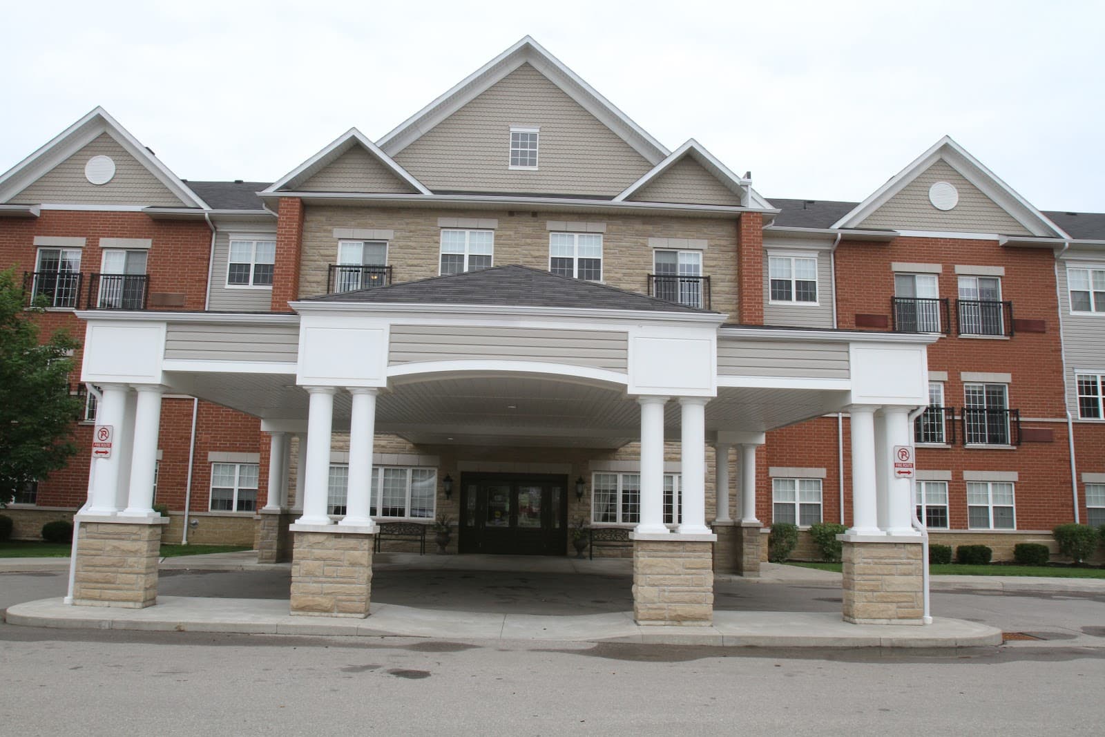Seasons Retirement Community in Brantford photo 1 of 4