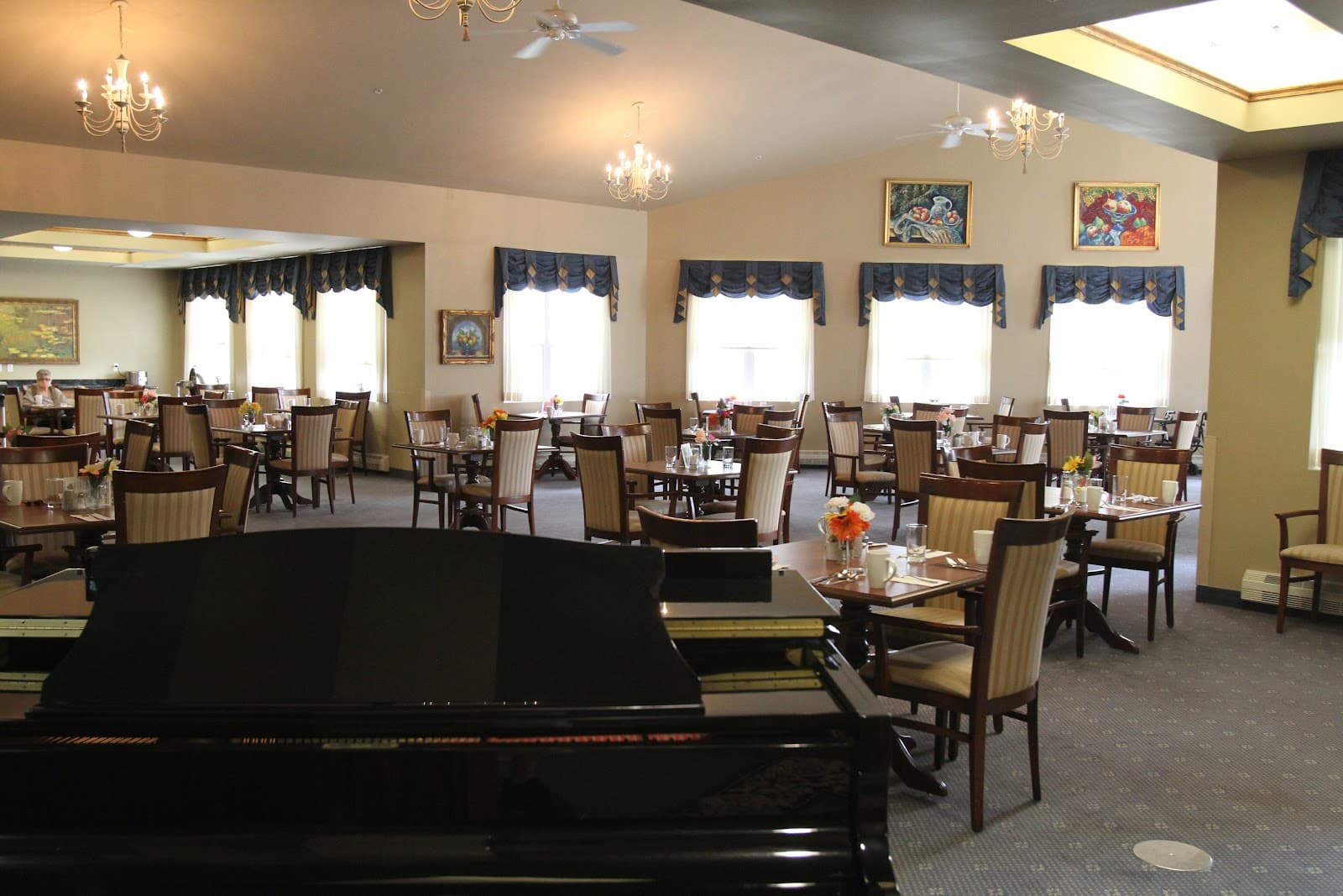 Seasons Retirement Community in Royal Oak Village photo 3