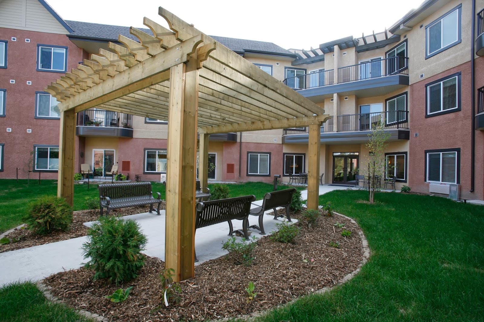 Shaftesbury Park Retirement Residence photo 1 of 4