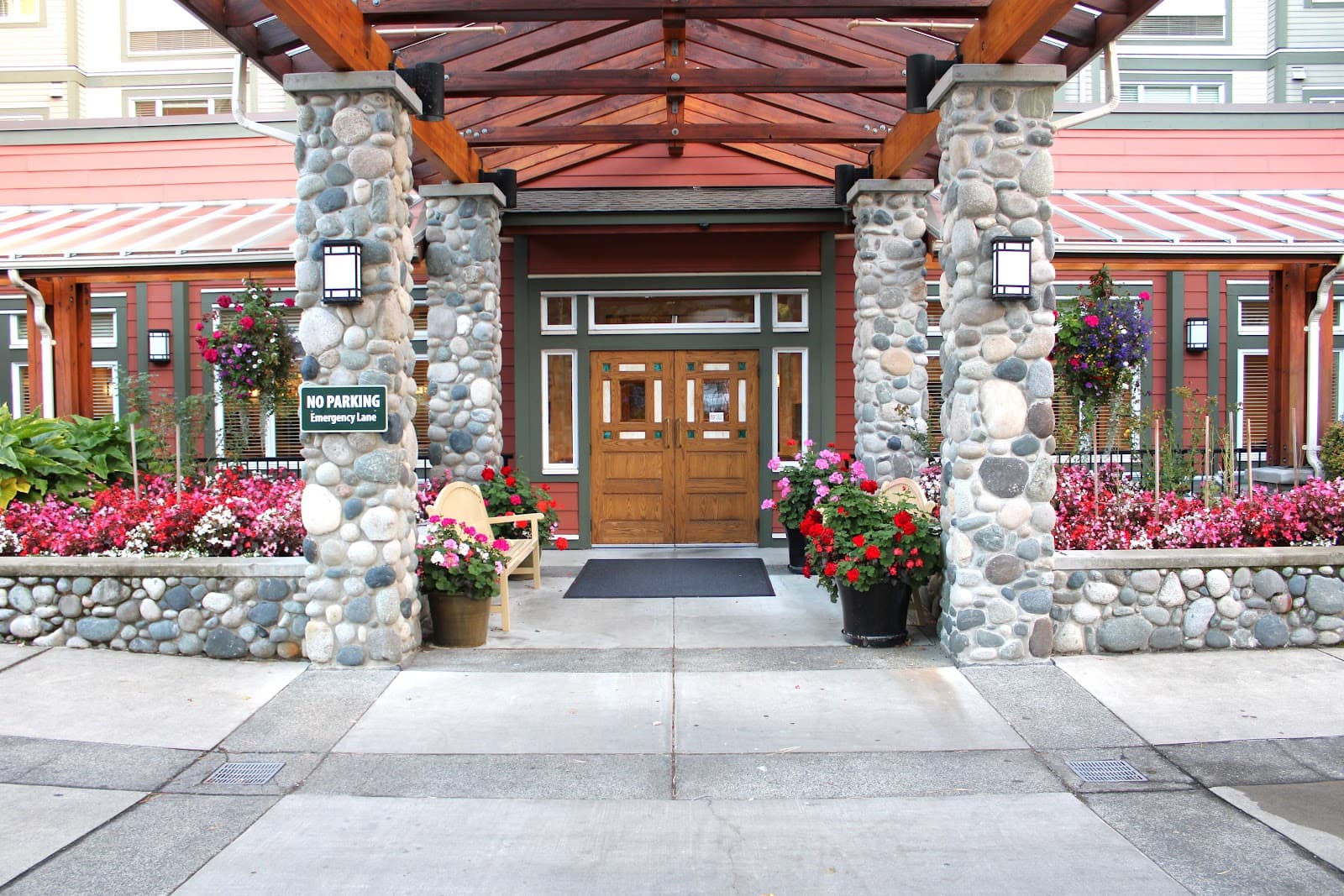 Shannon Oaks-Oak Bay photo 2