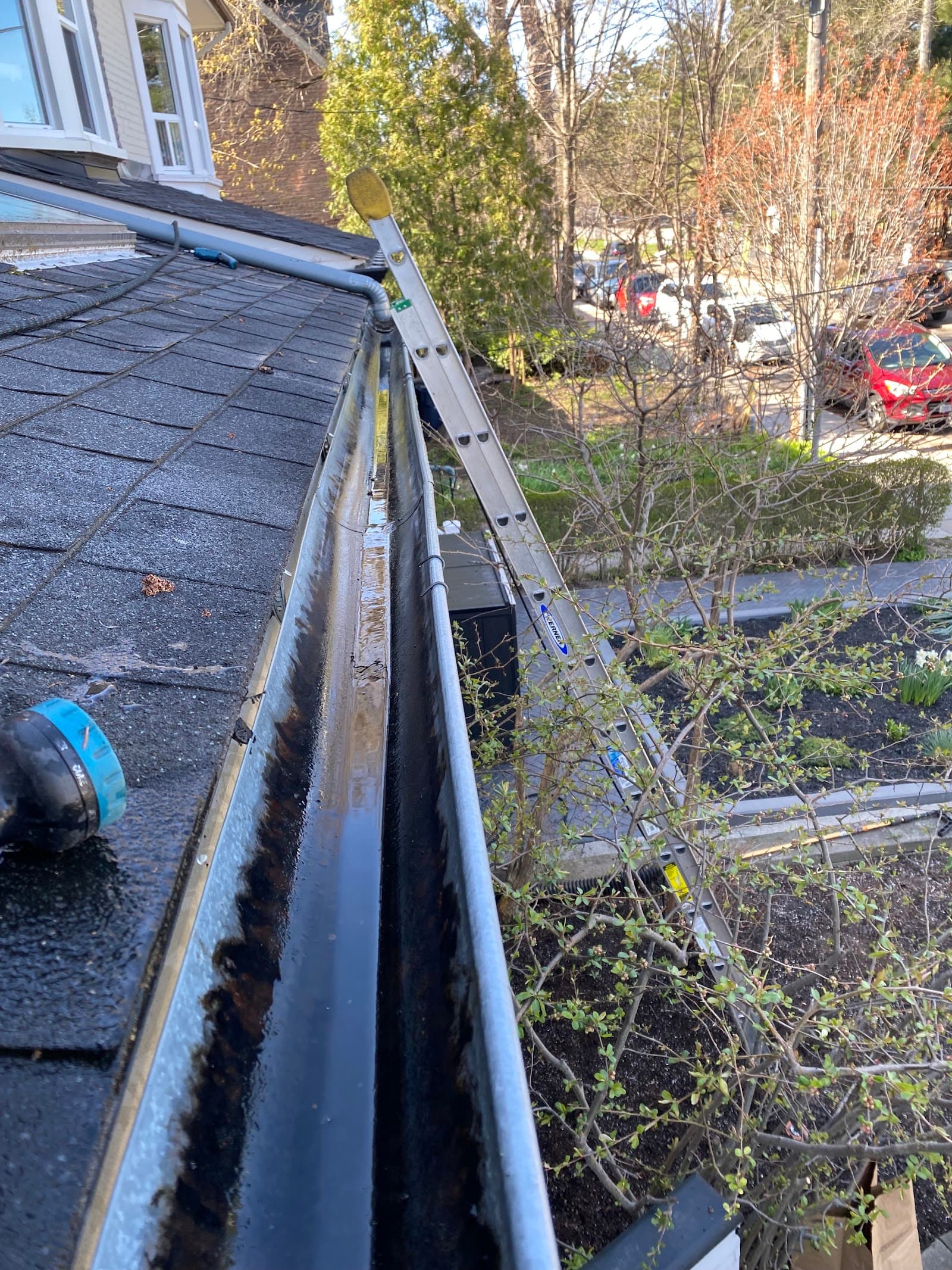 Shine Window and Eaves Cleaning, eavestrough cleaning in Toronto, photo 2