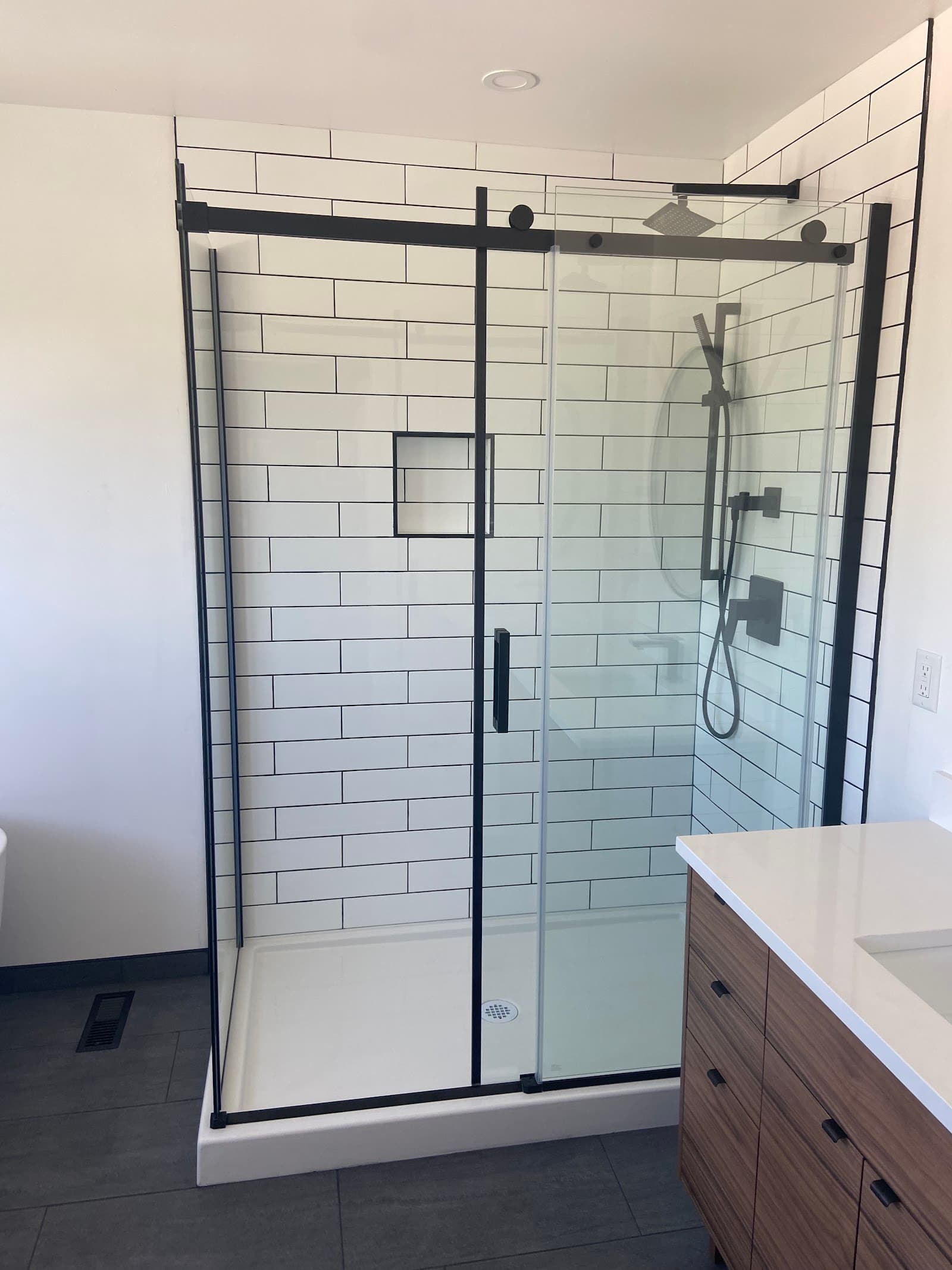 Splash Tub & Tile photo 1
