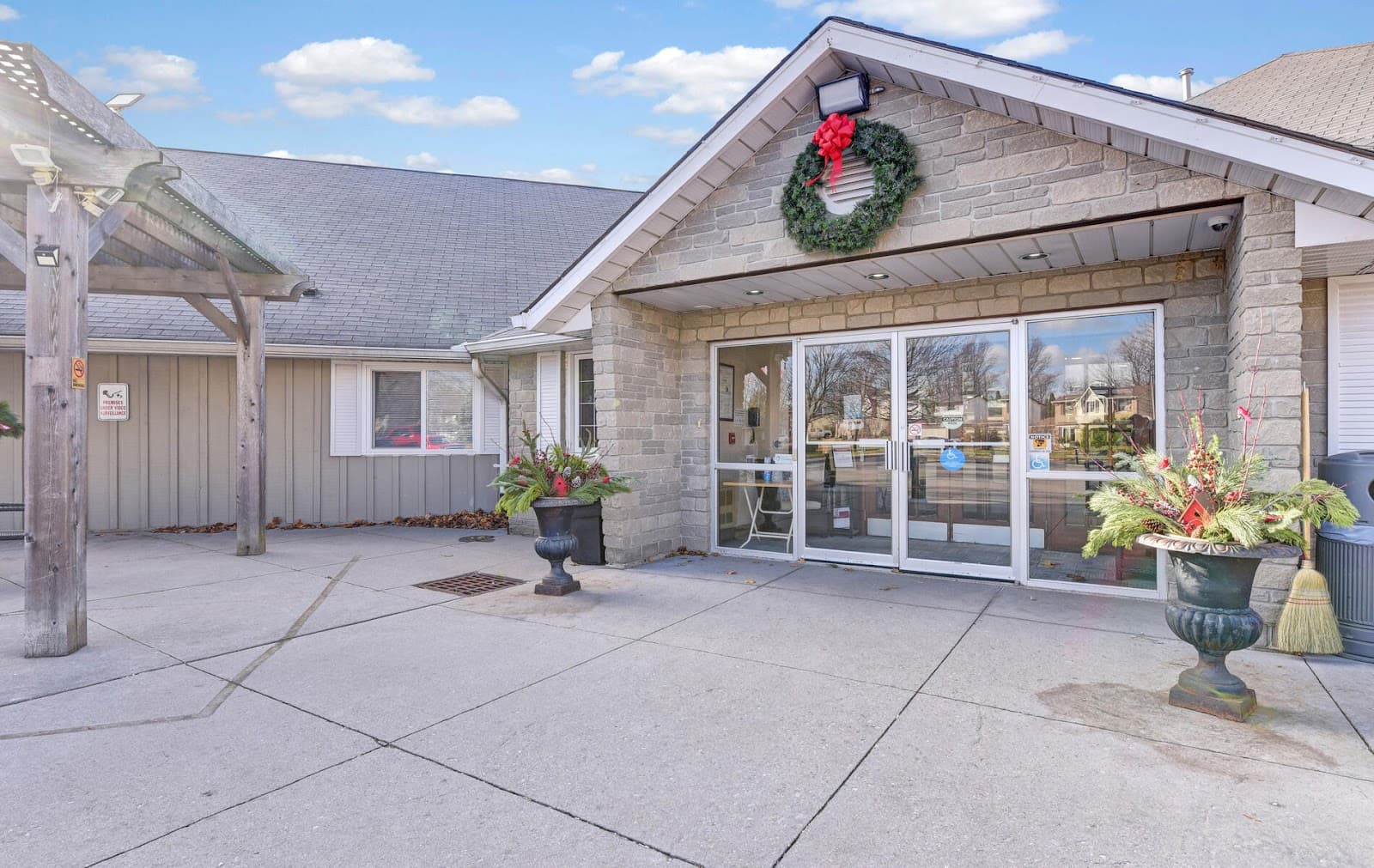 Stone Lodge Retirement Residence photo 1 of 4