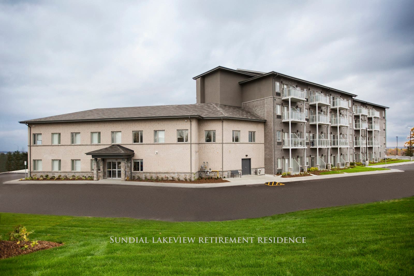 Sundial Lakeview Retirement Residence photo 1 of 4