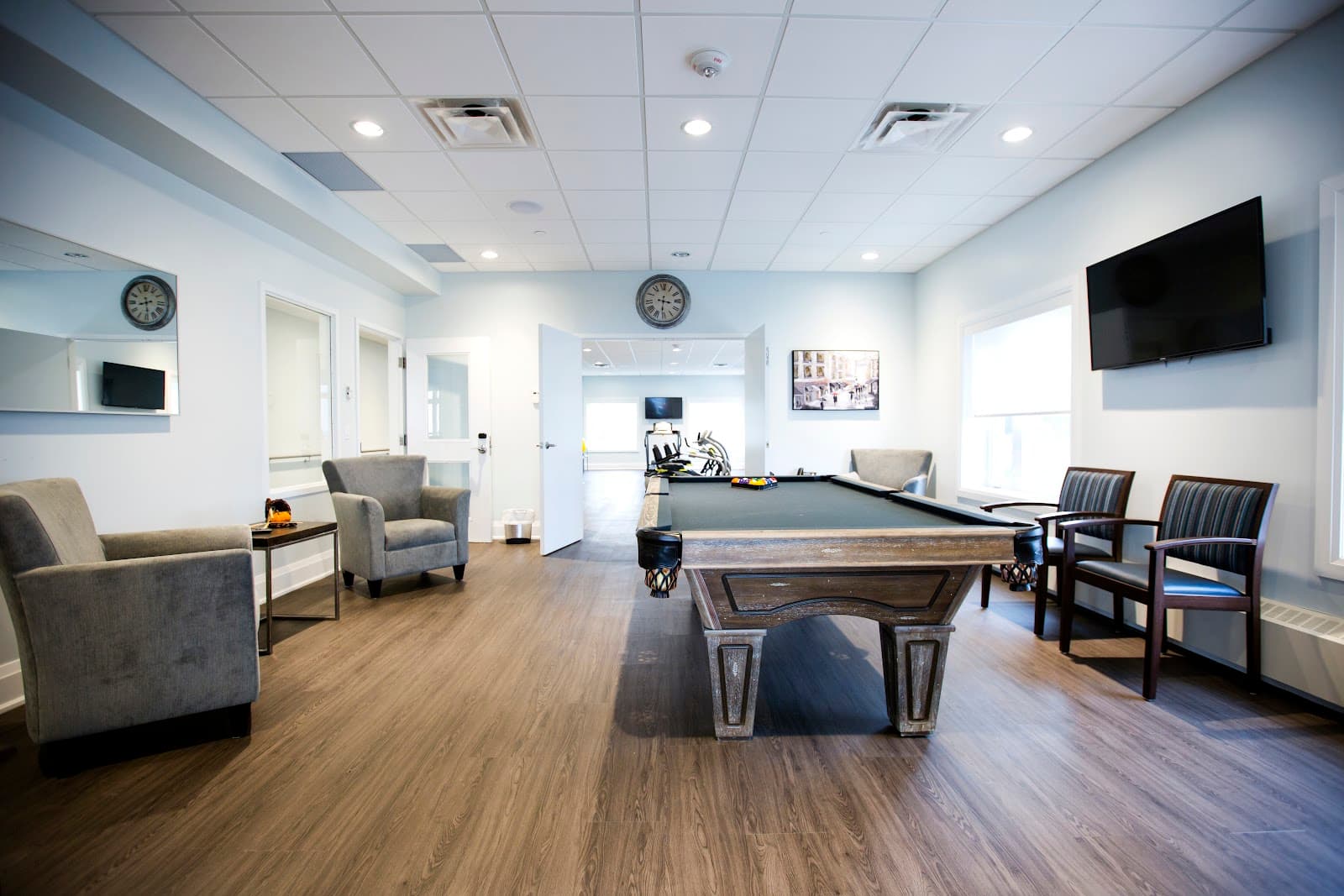 Sundial Lakeview Retirement Residence photo 2
