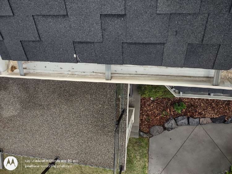 The Gutter Patrol, eavestrough cleaning in Calgary, photo 2