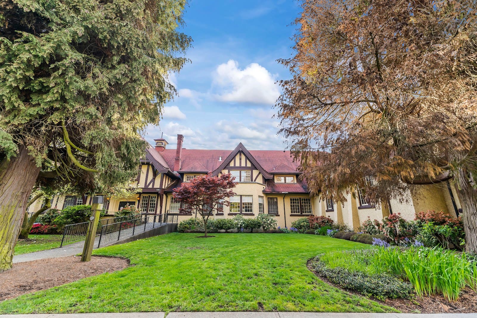 Thornebridge Gardens Retirement Residence