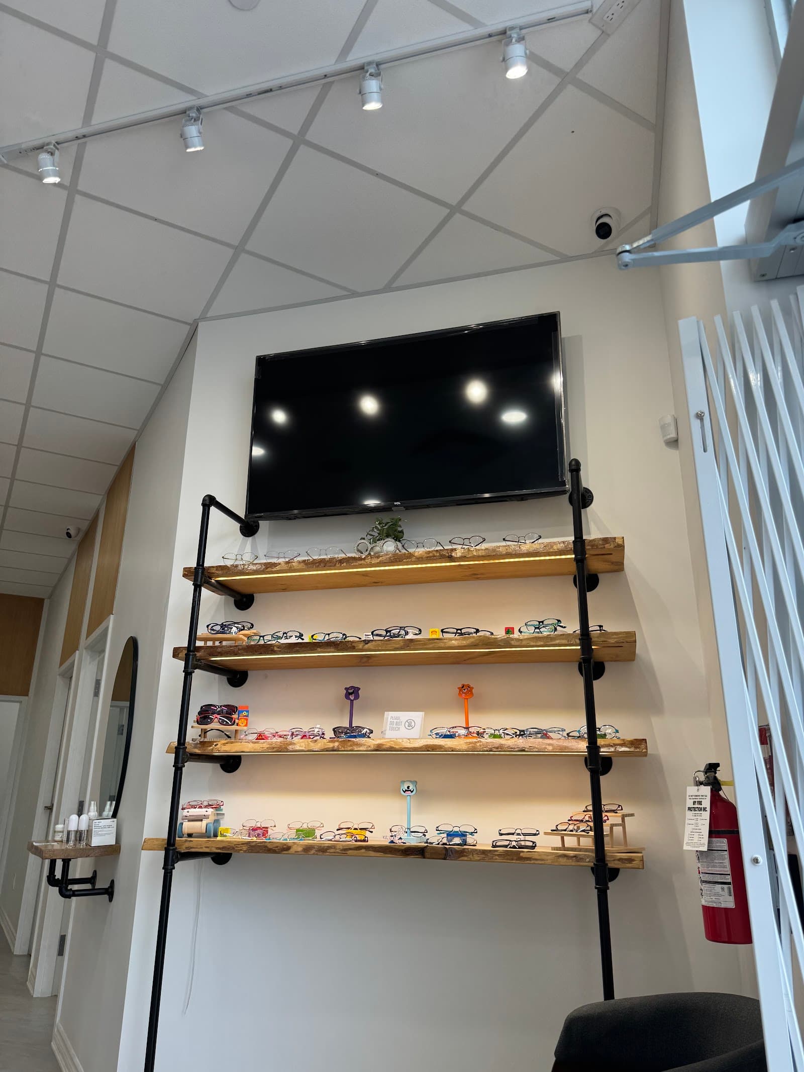 Toric Optometry & Optical- Mississauga/Oakville Eye Exam, Myopia Control, Scleral Lens Fitting, and Dry Eyes photo 3
