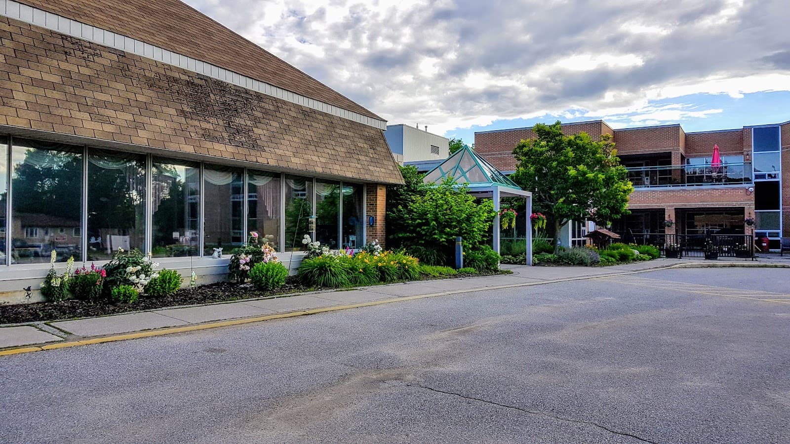 Trillium Manor photo 2