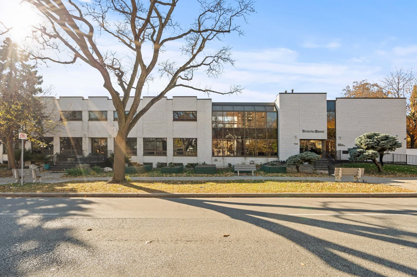 Victoria Manor Assisted Living photo 1 of 4