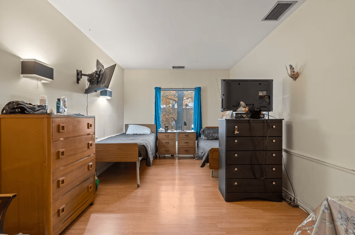 Victoria Manor Assisted Living photo 2