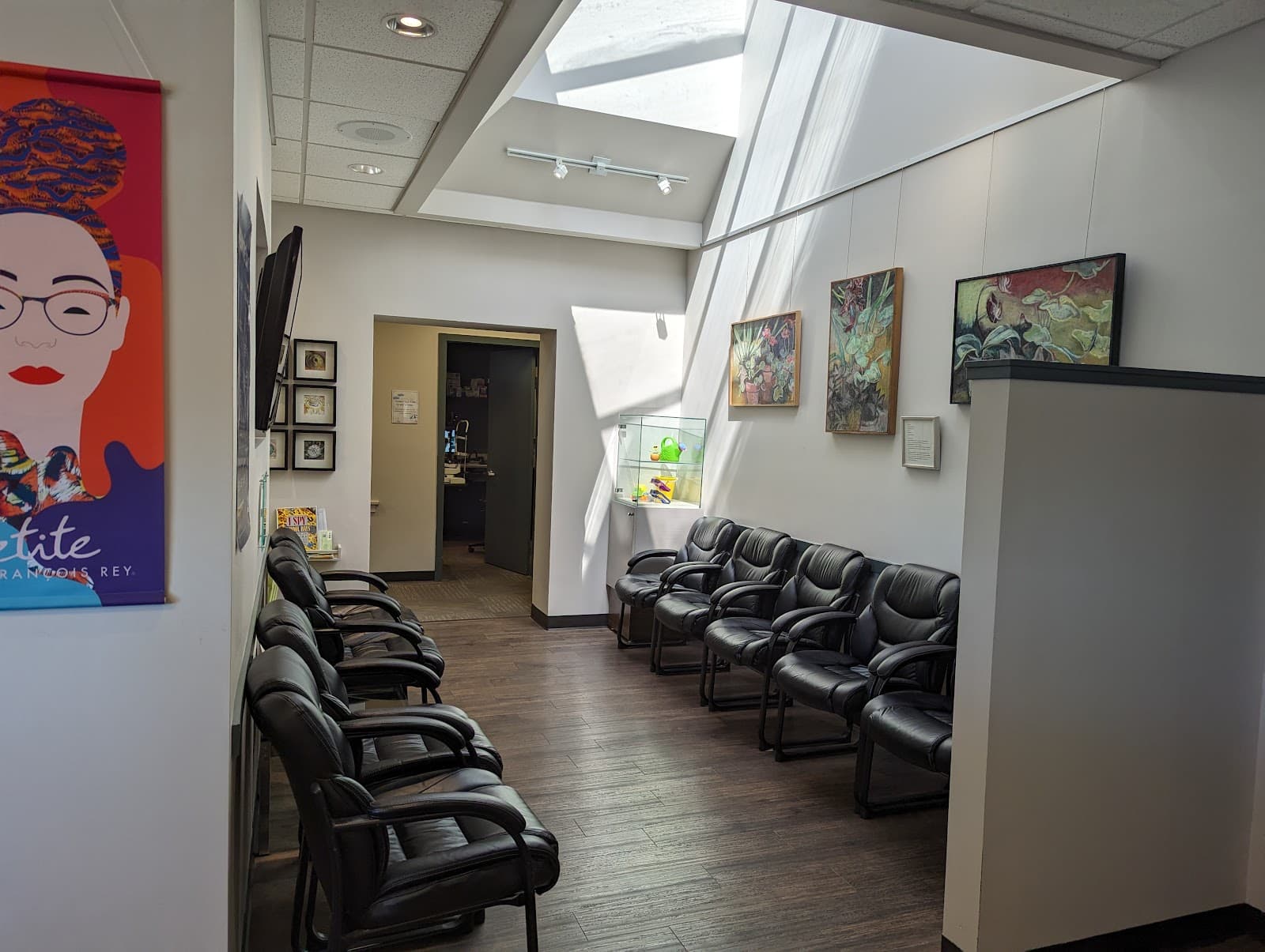 Vista Eyecare Doctors of Optometry photo 2