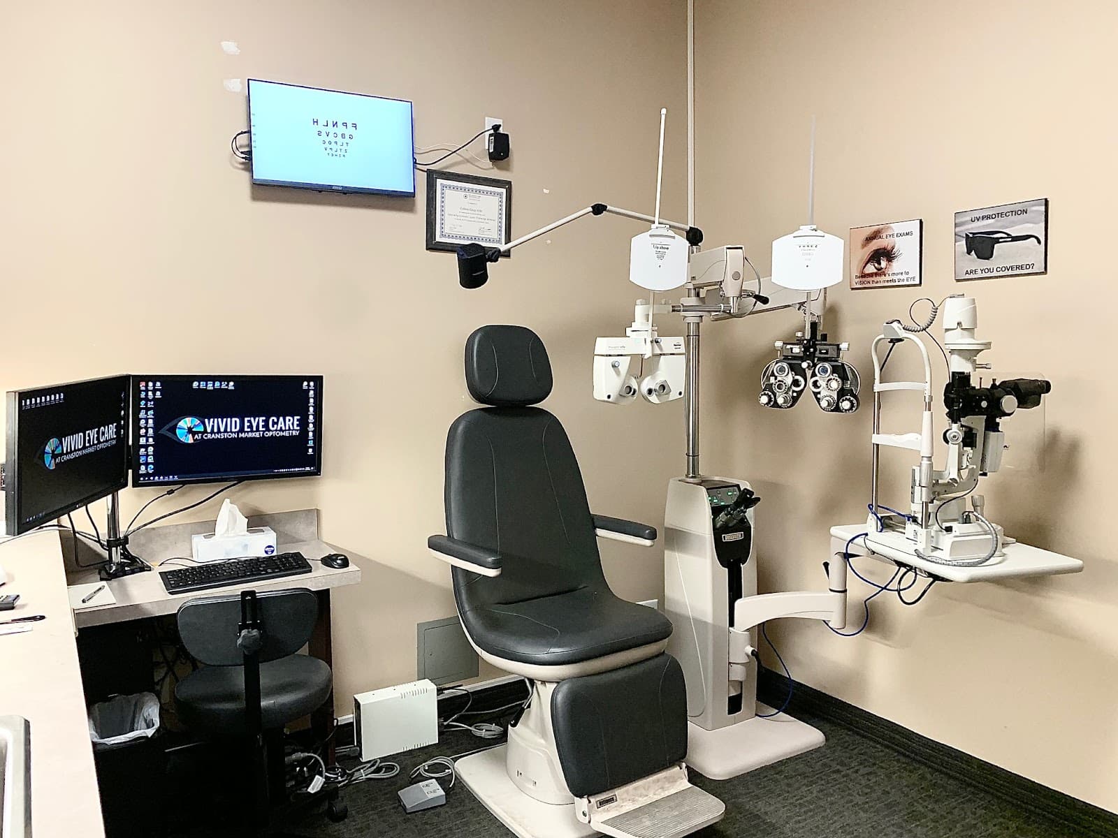 Vivid Eye Care - Cranston Market