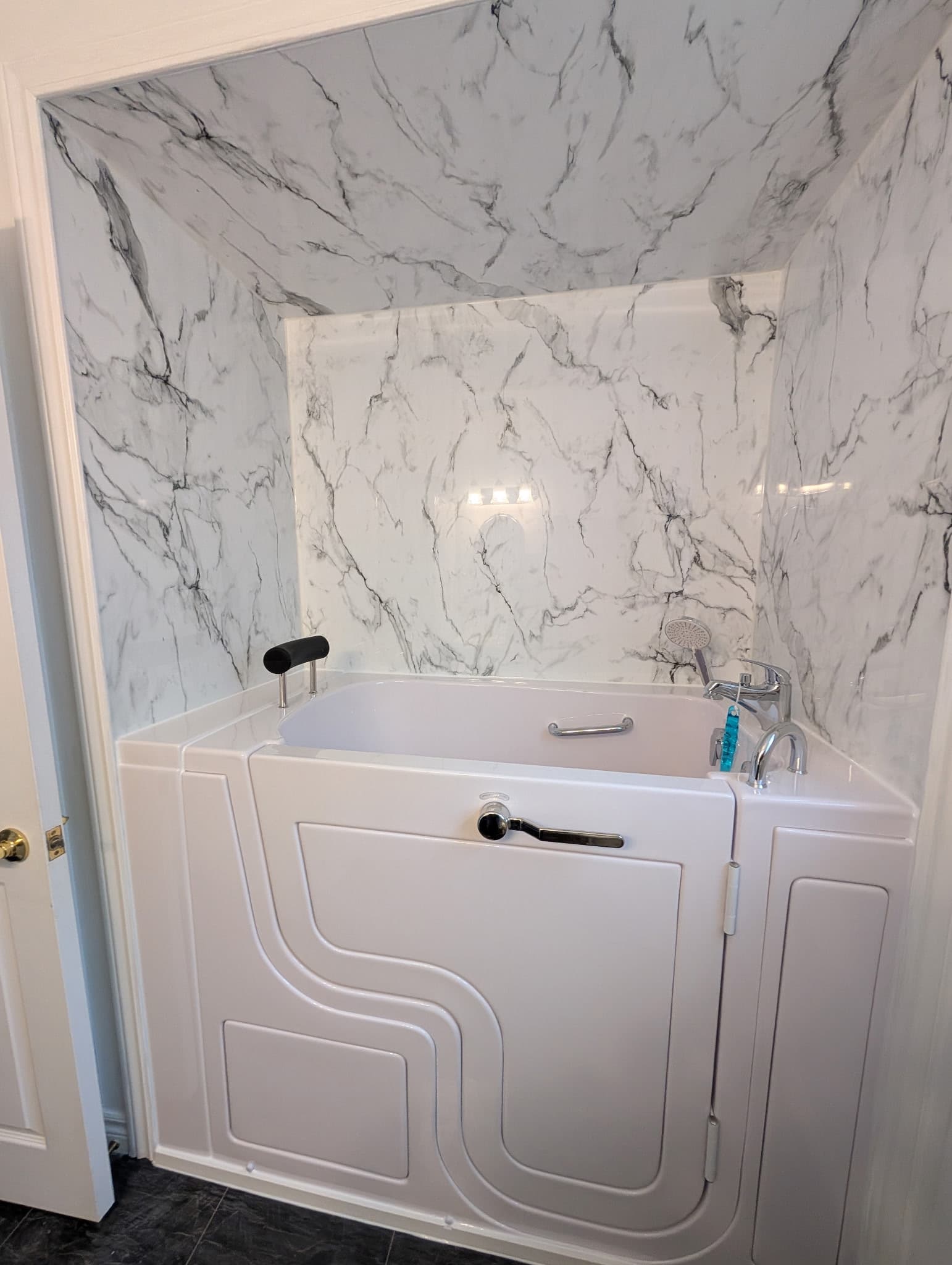 Walk in Tubs Ottawa showroom/showers also photo 2
