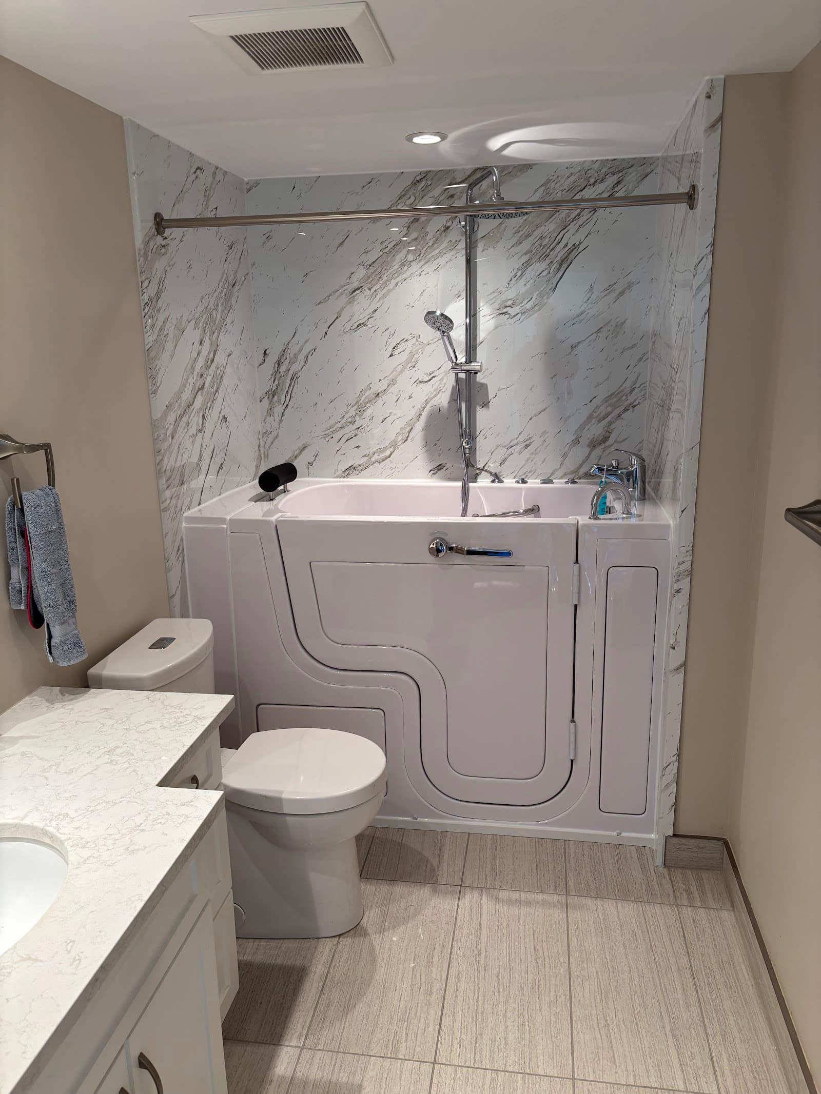 Walk in Tubs Ottawa showroom/showers also photo 3