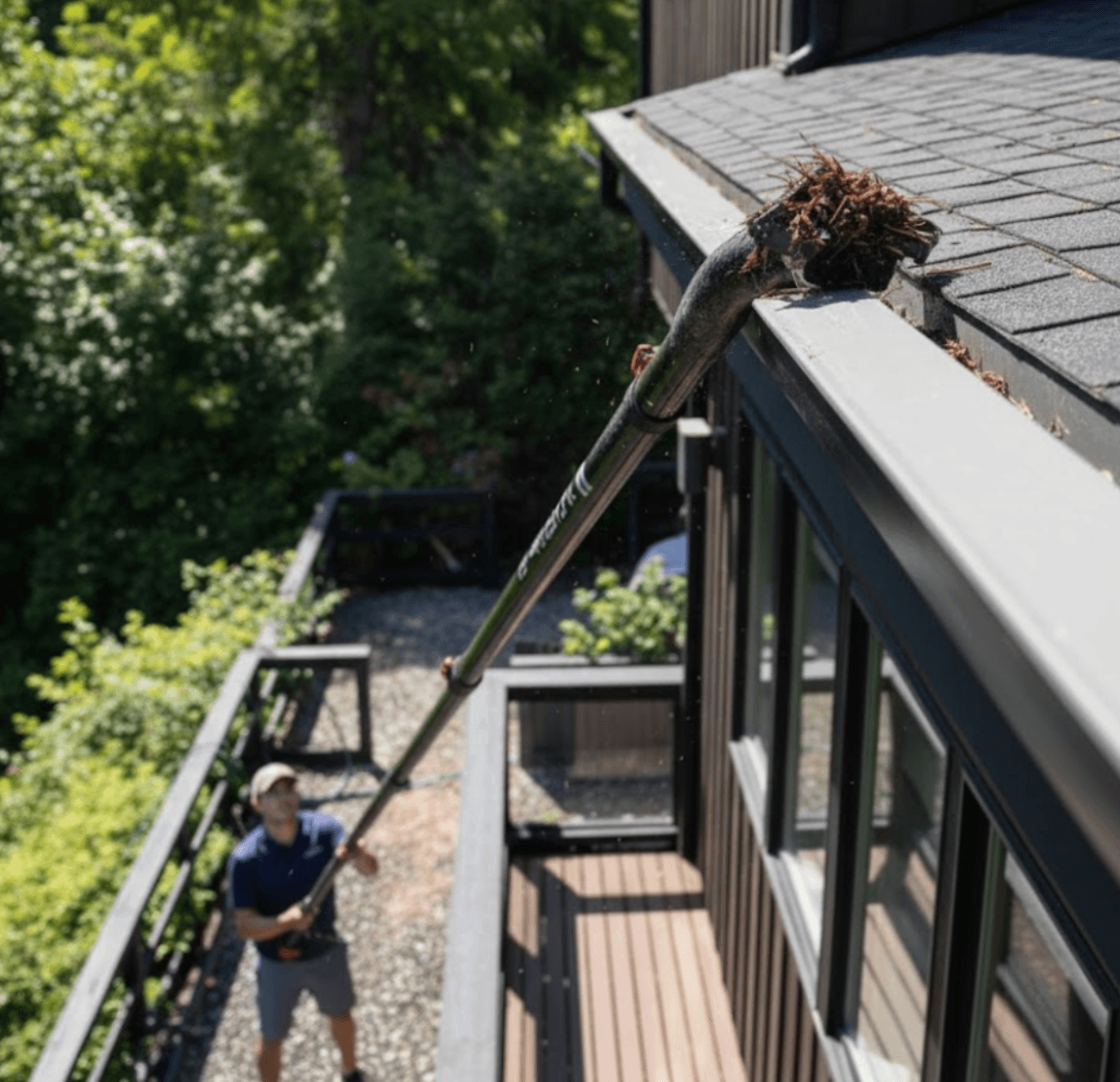 WashTech, eavestrough cleaning in Vancouver, photo 2
