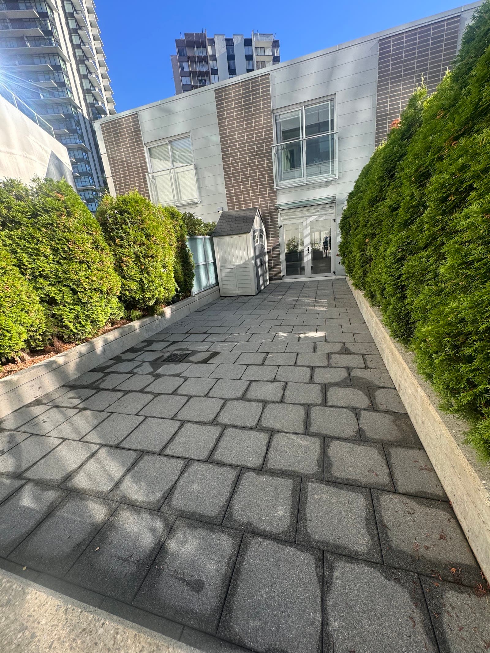 WashTech, eavestrough cleaning in Vancouver, photo 3