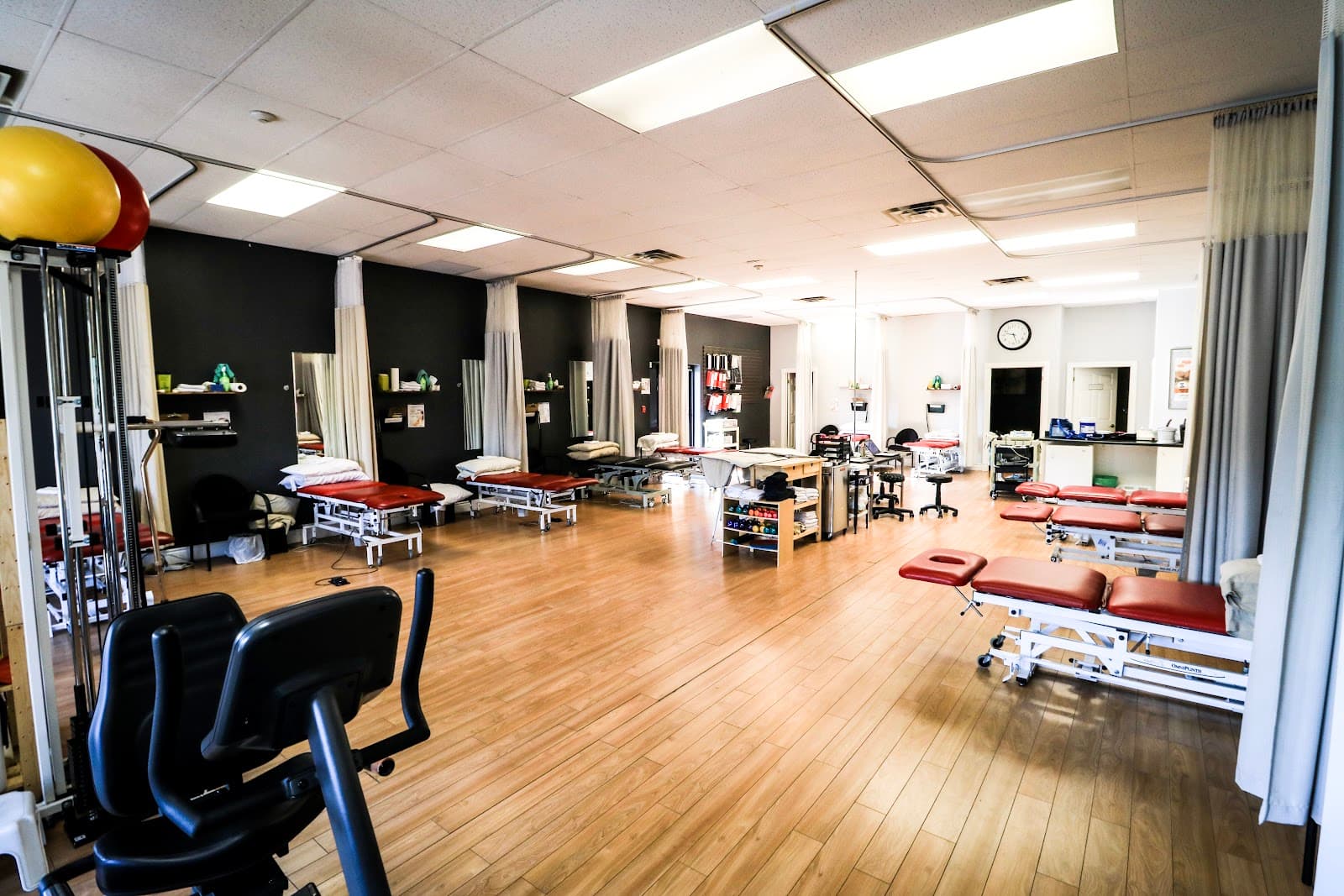 We-Fix-U Chiropractic, Physiotherapy & Foot Clinic - Oshawa, podiatry & foot care in Oshawa, photo 3