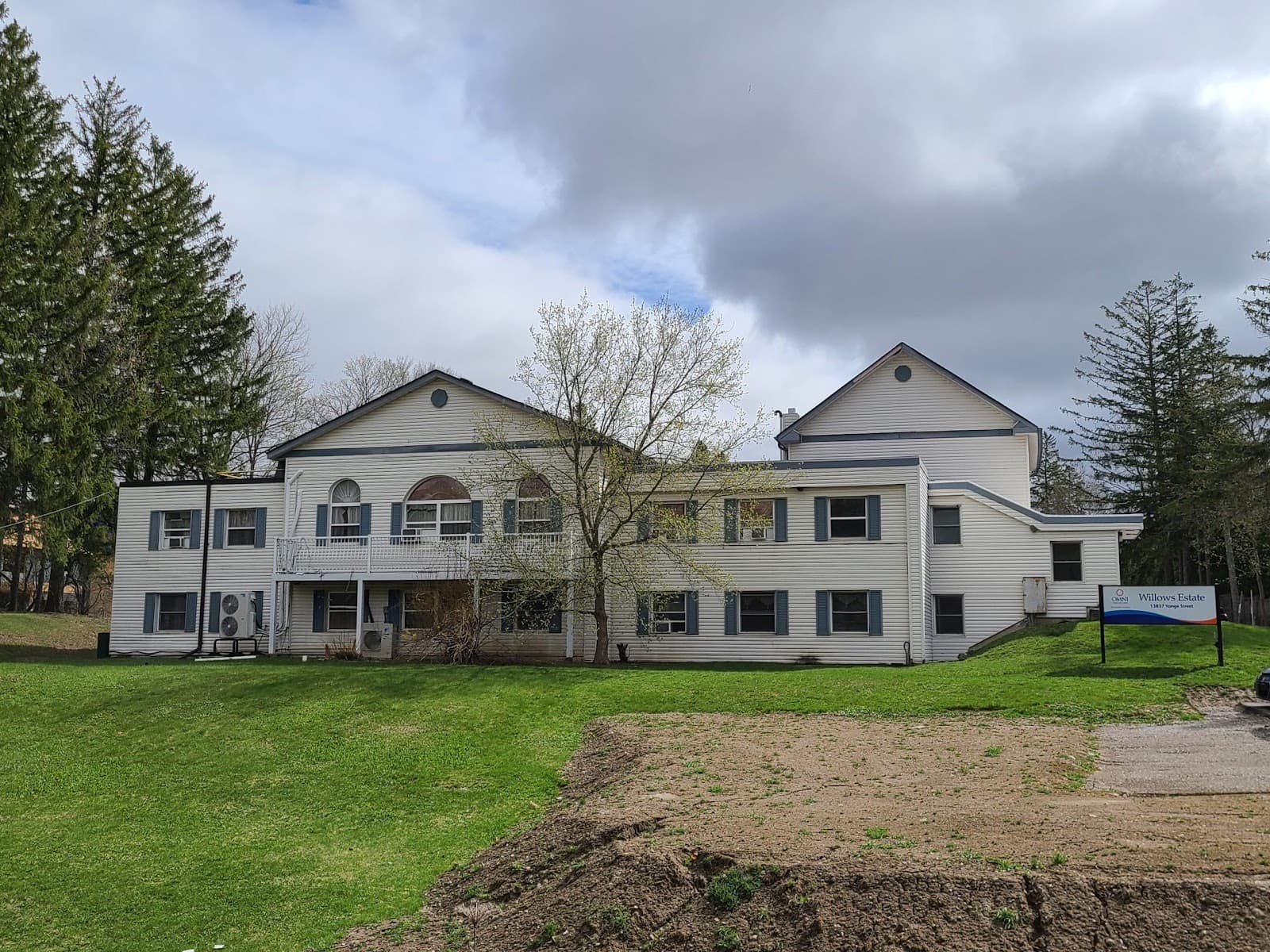Willows Estate photo 3