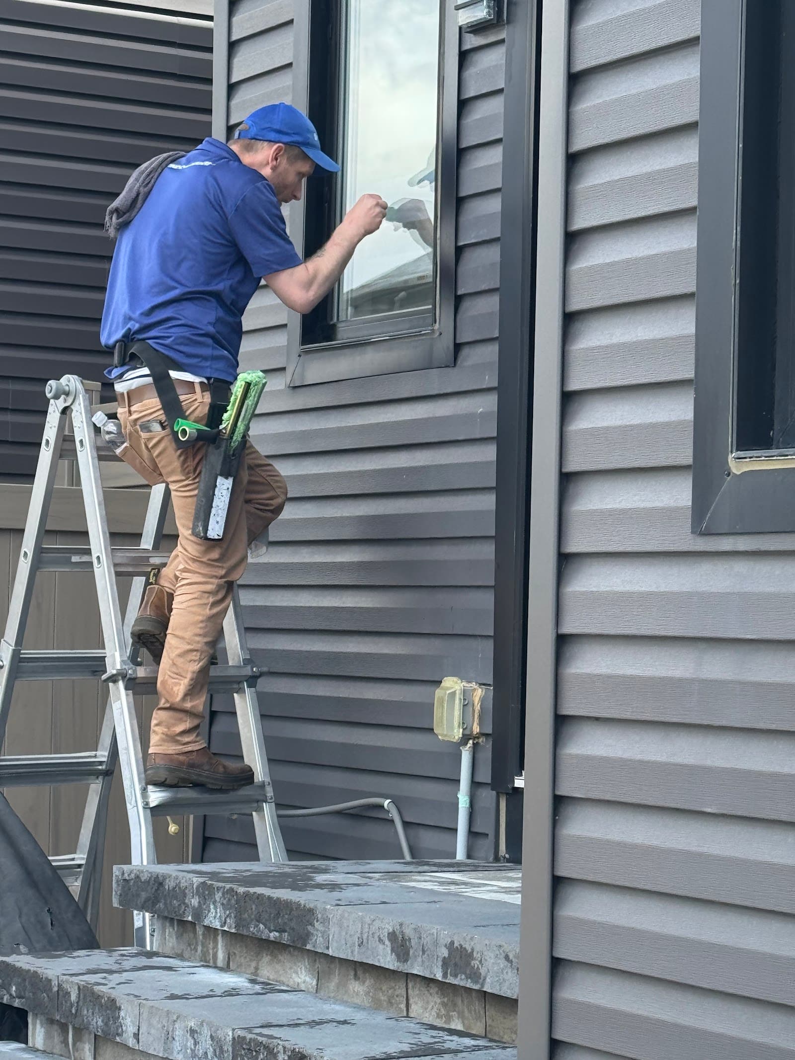 WindowGuru Window Cleaning, eavestrough cleaning in Ottawa, photo 3
