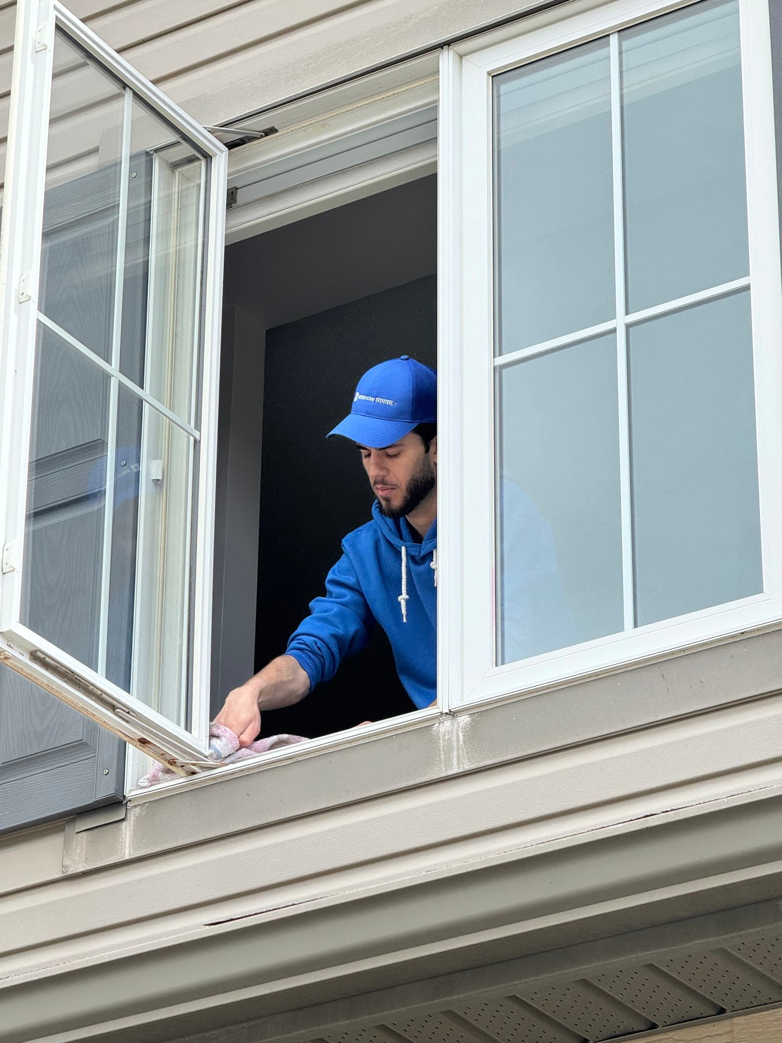 WindowGuru Window Cleaning, eavestrough cleaning in Ottawa, photo 4