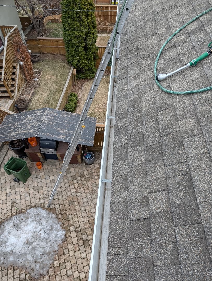 Winducks Gutter & Window Cleaning Calgary, eavestrough cleaning in Calgary, photo 1 of 4